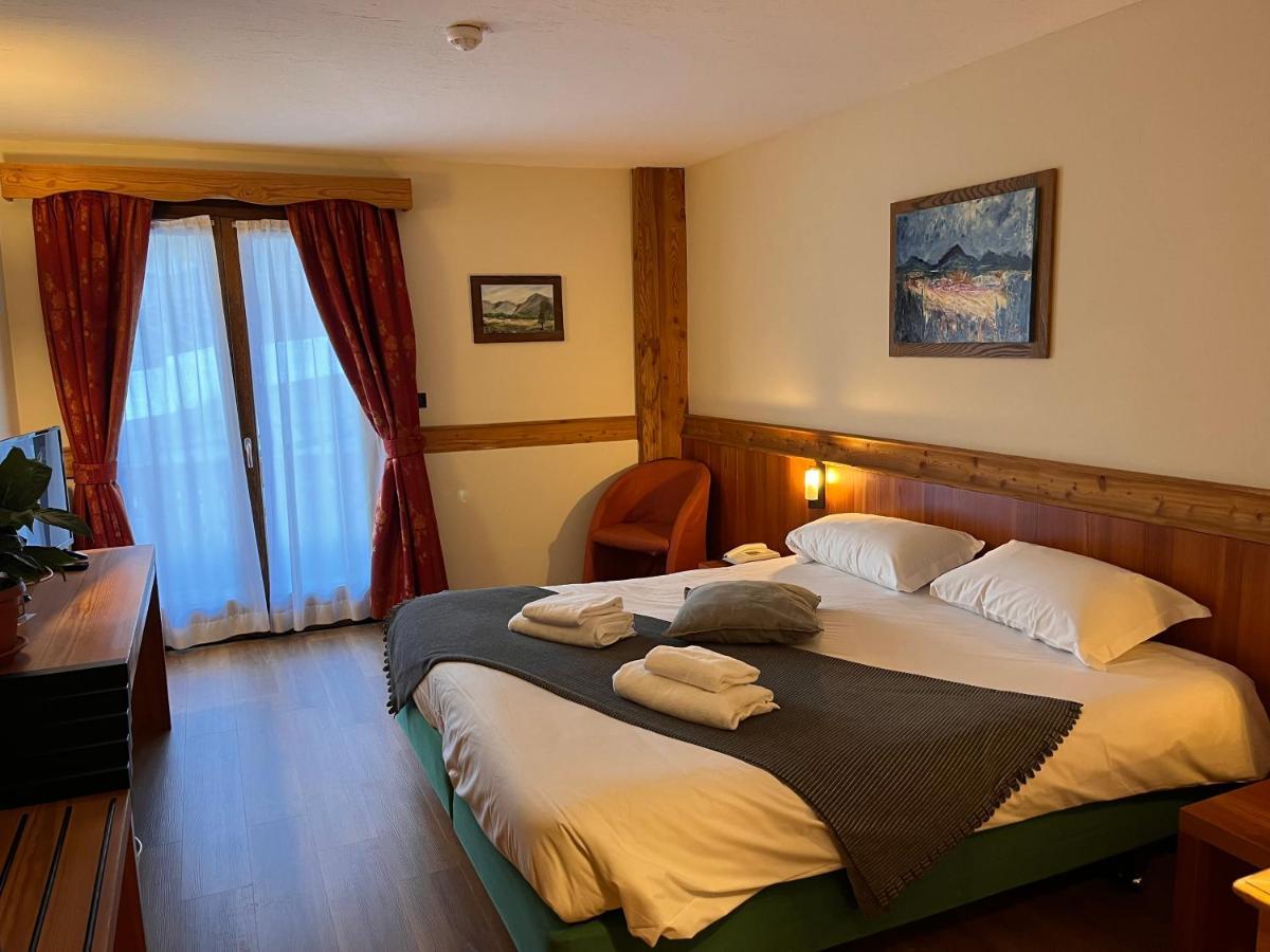 Hotel De Champoluc Extérieur photo