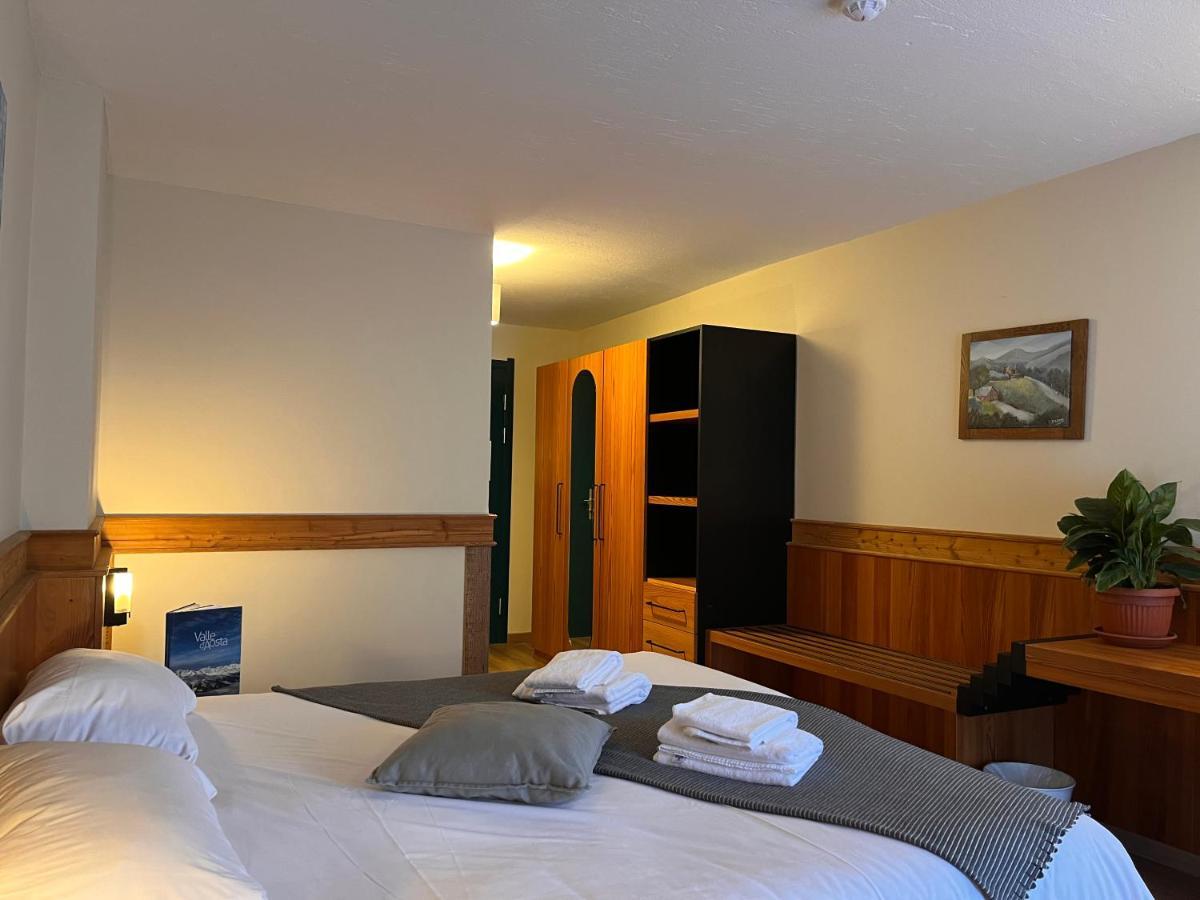 Hotel De Champoluc Extérieur photo
