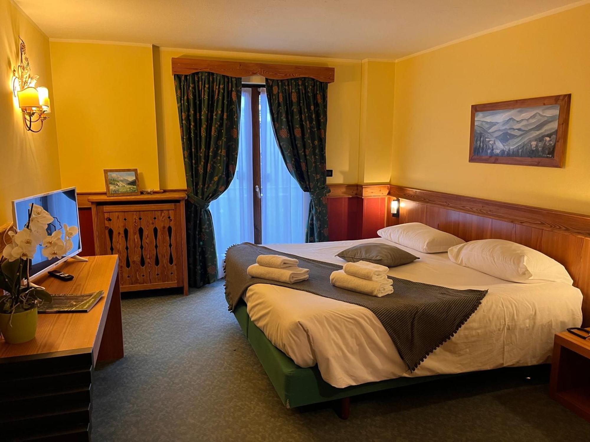 Hotel De Champoluc Extérieur photo
