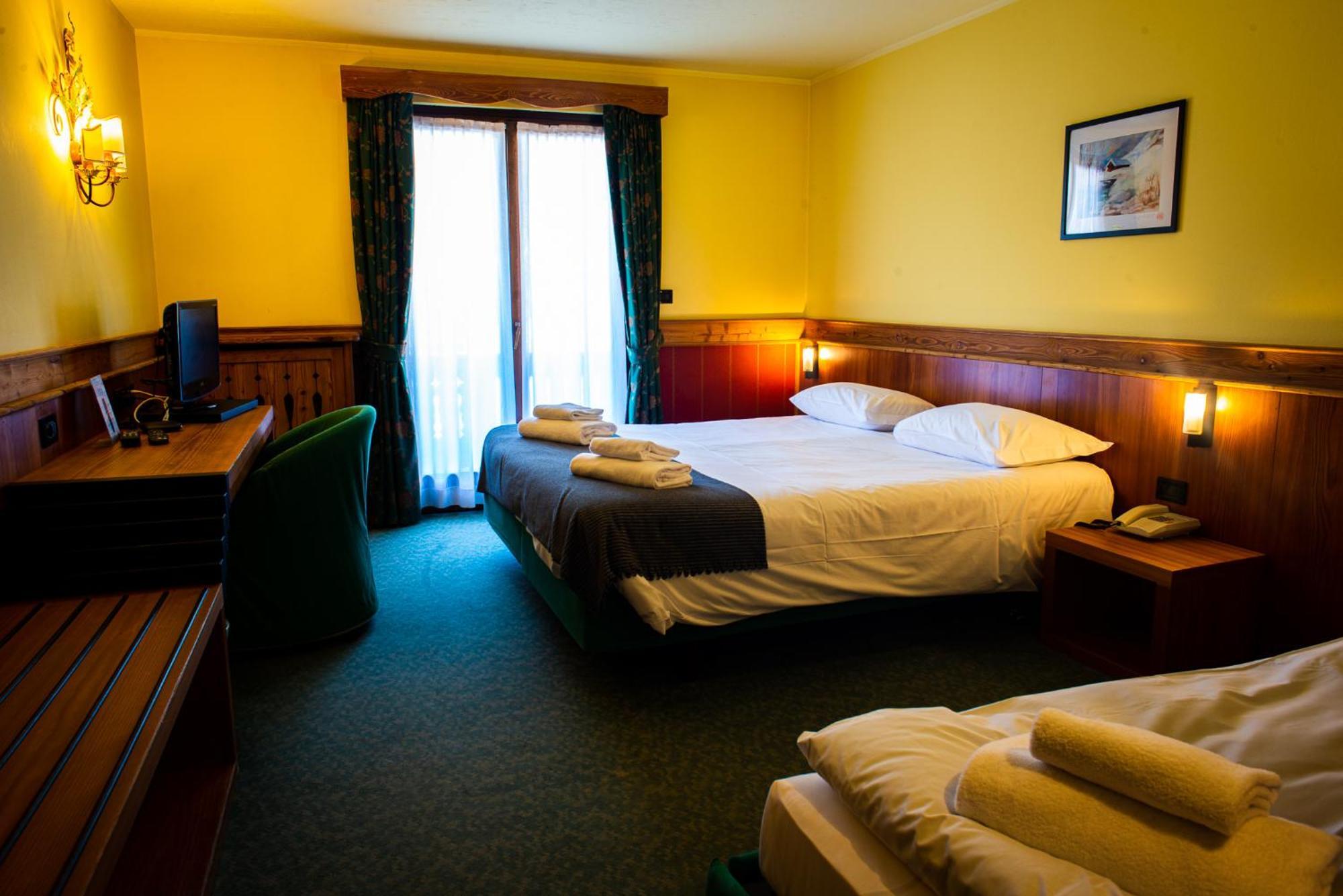 Hotel De Champoluc Extérieur photo