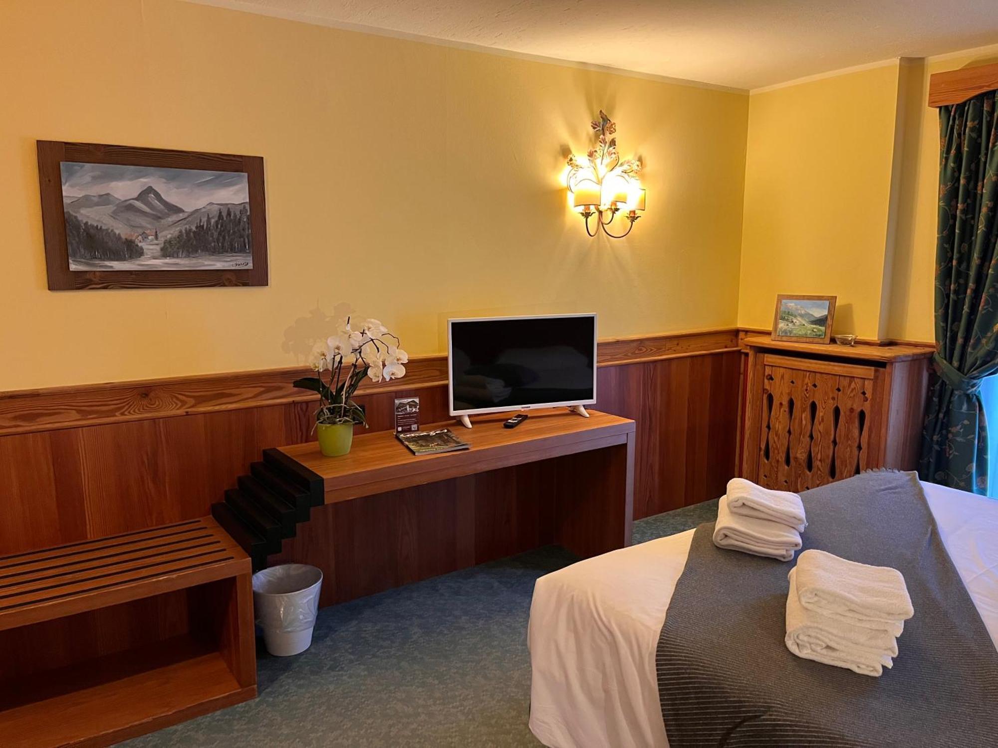 Hotel De Champoluc Extérieur photo