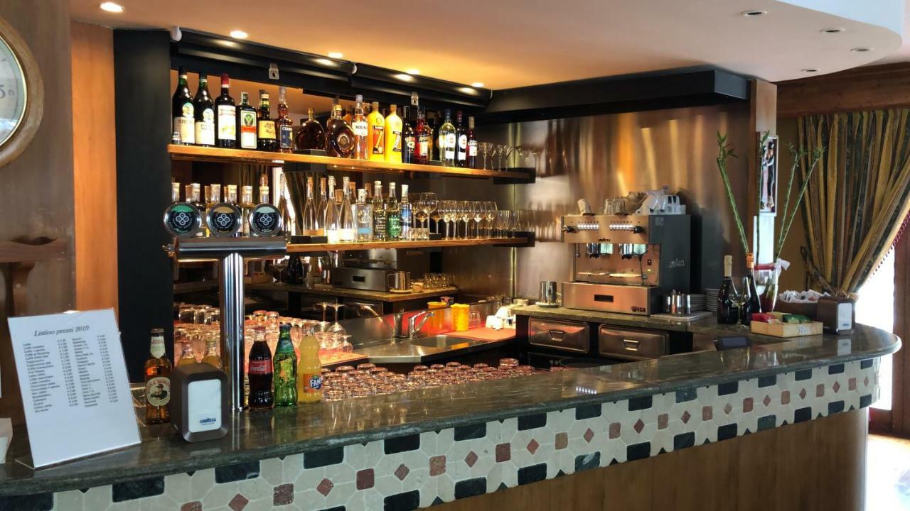 Hotel De Champoluc Extérieur photo